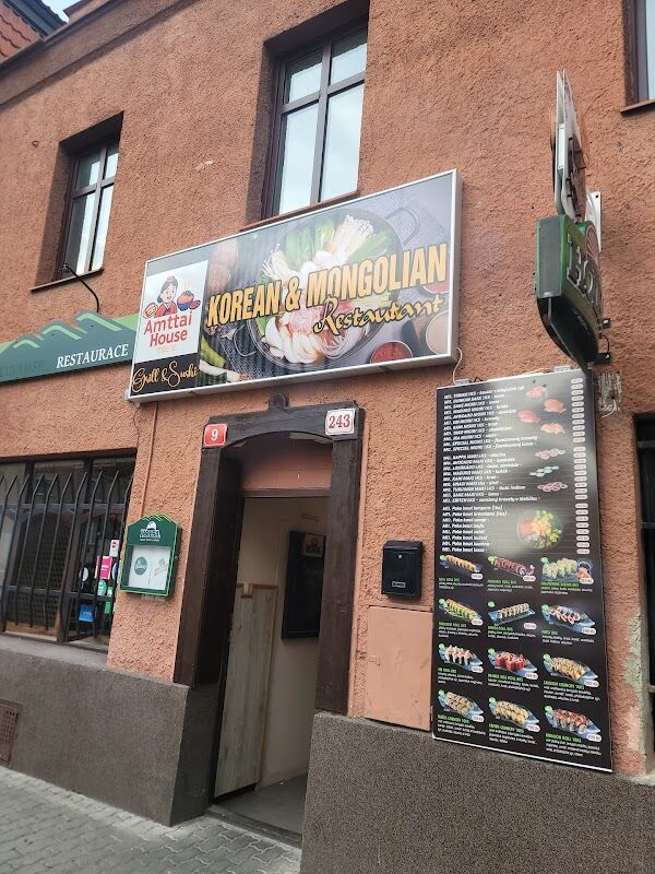 Vstup do restaurace Amttai House na ulici Budilova v Plzni